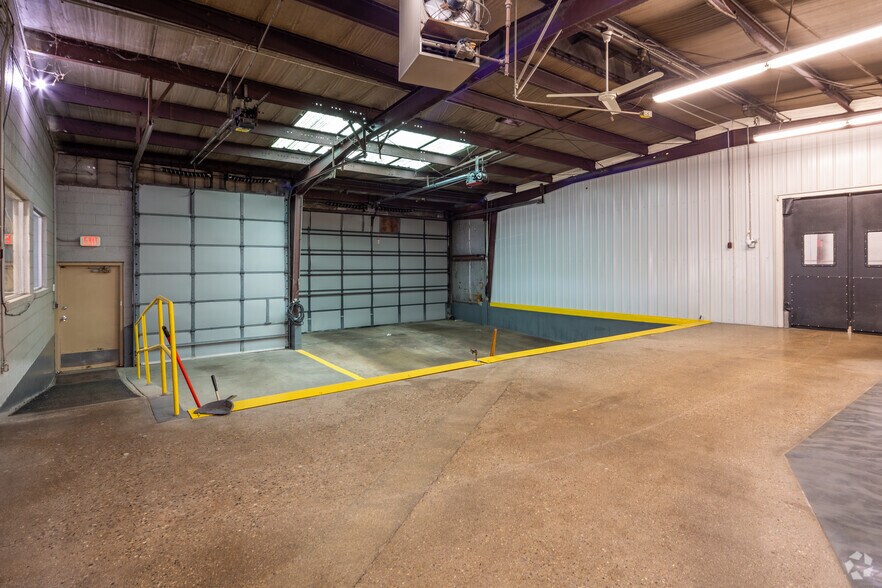 More Photos Of 2015 E Olive St, Decatur Refrigeration Cold Storage For Lease