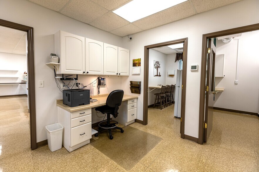 More Photos Of 14605 Velp Ave, Suamico Veterinarian Kennel For Sale