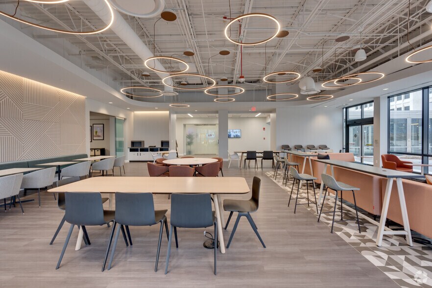 More Photos Of 1701 Golf Rd, Rolling Meadows Coworking Space