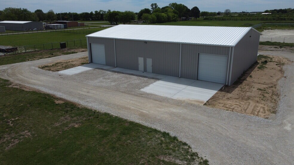 More Photos Of 490 Locust St, Whitesboro Industrial For Lease