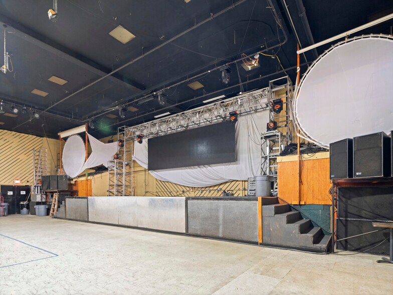 More Photos Of 1508 SE 25th St, Oklahoma City Bar For Sale