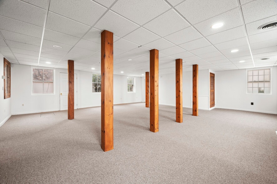 More Photos Of 2425 Lafayette Rd, Portsmouth Office Residential For Sale