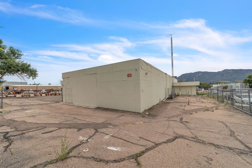 More Photos Of 2685 Durango Dr, Colorado Springs Warehouse For Lease