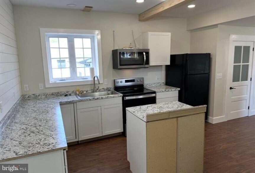 More Photos Of 2167 Main St, Lititz Flex For Sale
