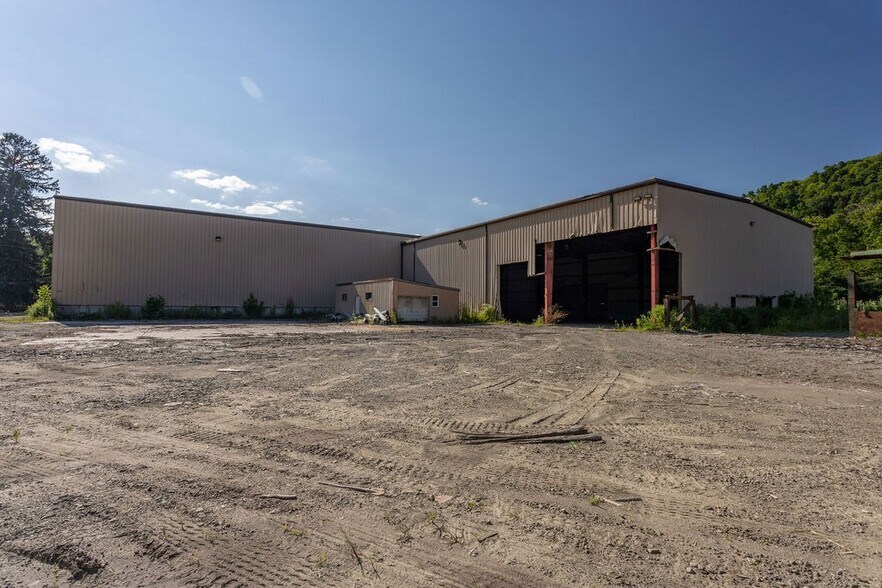 More Photos Of 398 Main St, Roulette Warehouse For Sale