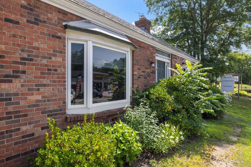 More Photos Of 214 Lake St, Bristol Office For Sale