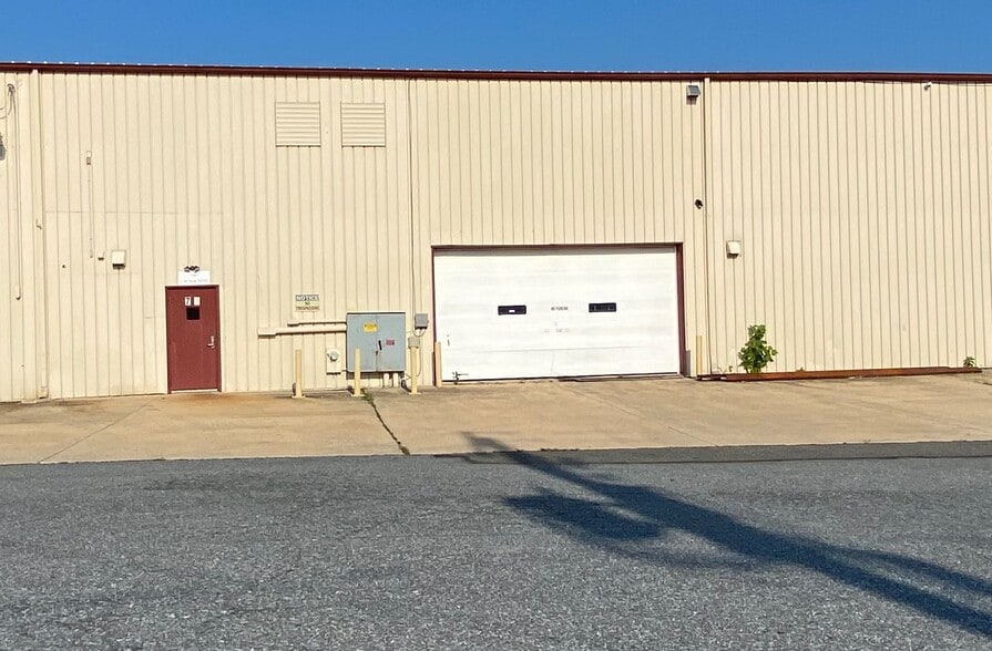 Primary Photo Of 78 W Main St, Reinholds Warehouse For Lease