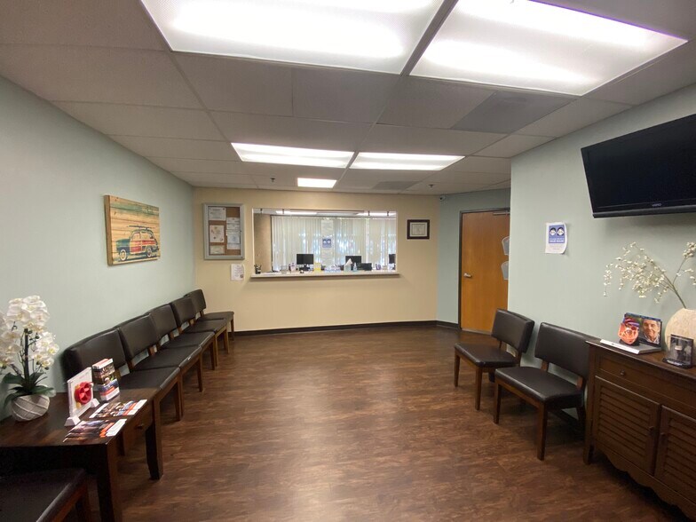 Primary Photo Of 8851 Center Dr, La Mesa Medical For Lease