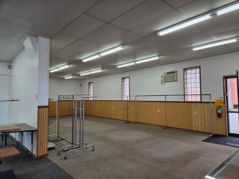 More Photos Of 408 Columbus Ave, Bay City Freestanding For Sale