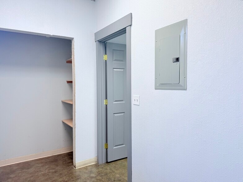 More Photos Of 1820 Oro Dam Blvd E, Oroville Bank For Lease