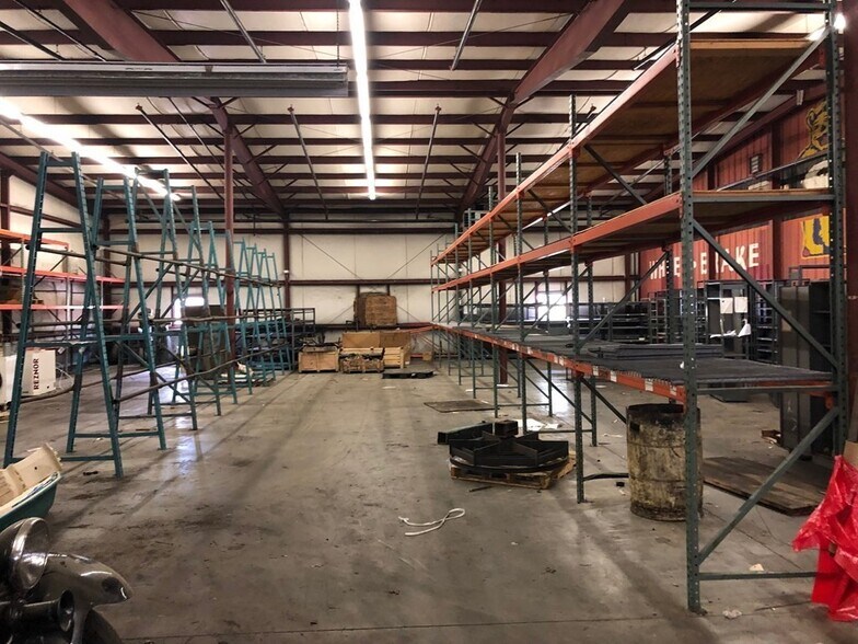 More Photos Of 384 Hartford Tpke, Shrewsbury Warehouse For Lease