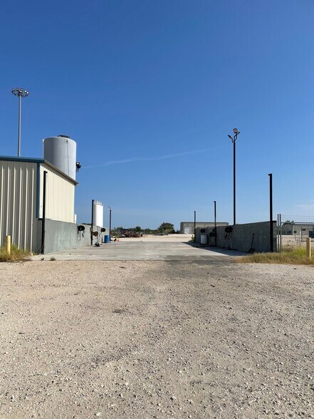 More Photos Of 586 County Road 429, Pleasanton Industrial For Sale