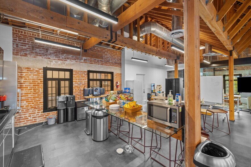 More Photos Of 400-412 Wilshire Blvd, Santa Monica Loft Creative Space For Lease