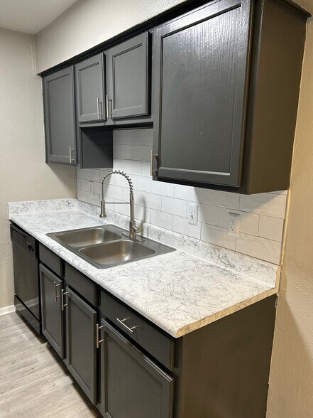 More Photos Of 834 Timberlake Dr, Arlington Apartments For Sale