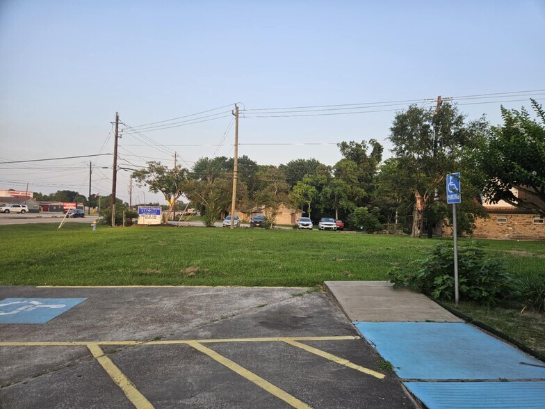 More Photos Of 2008 Broadway St, Pearland Land For Sale