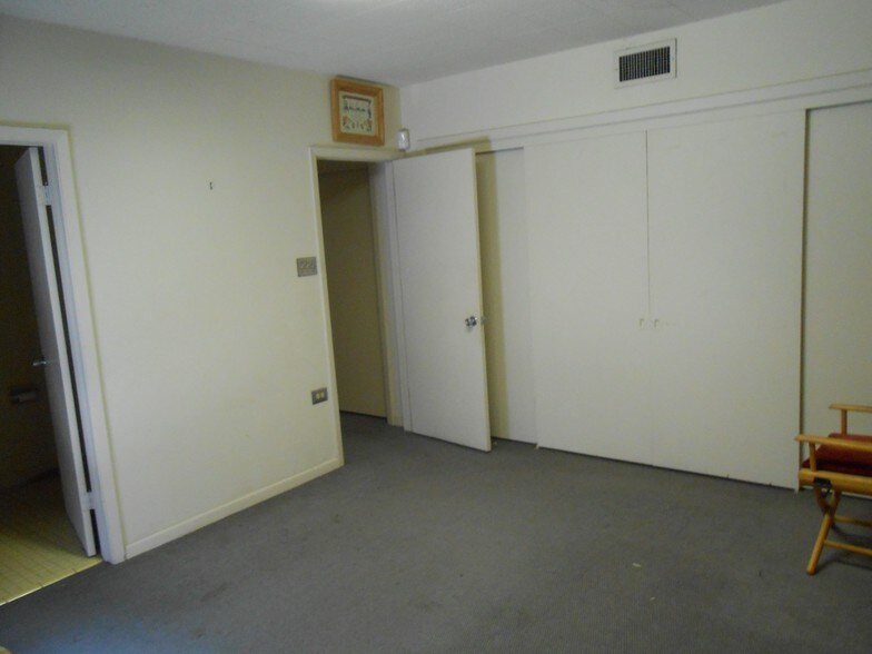 More Photos Of 301 W 44th St, Corpus Christi Manufacturing For Sale