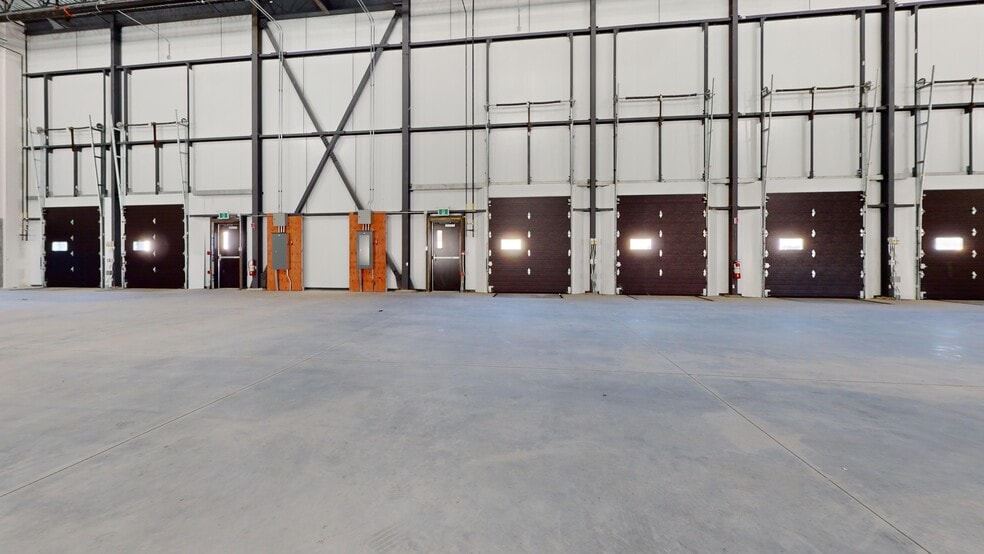 More Photos Of 100 Blvd Jean-Baptiste-Rolland O, Saint-jerome Unknown For Lease