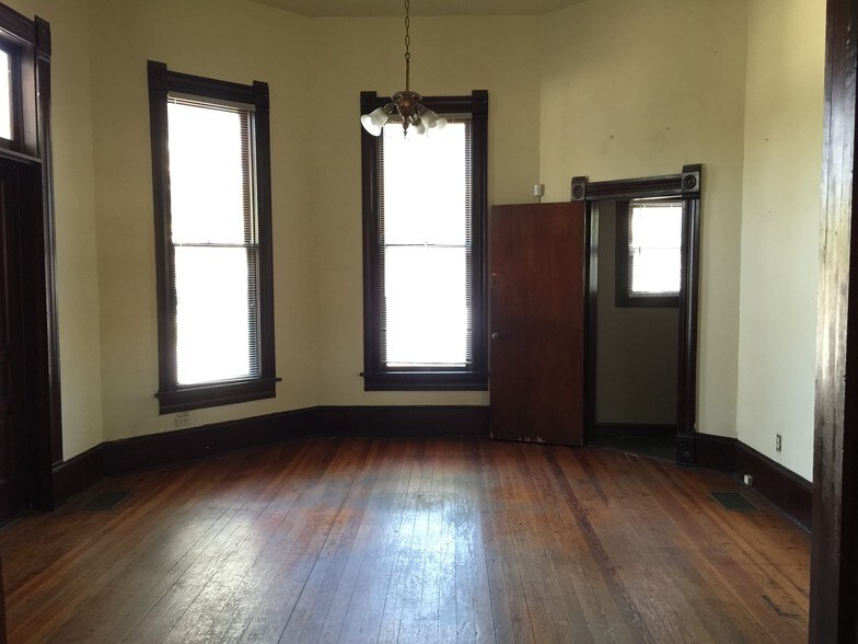 More Photos Of 1000 E Cesar Chavez St, Austin Loft Creative Space For Lease