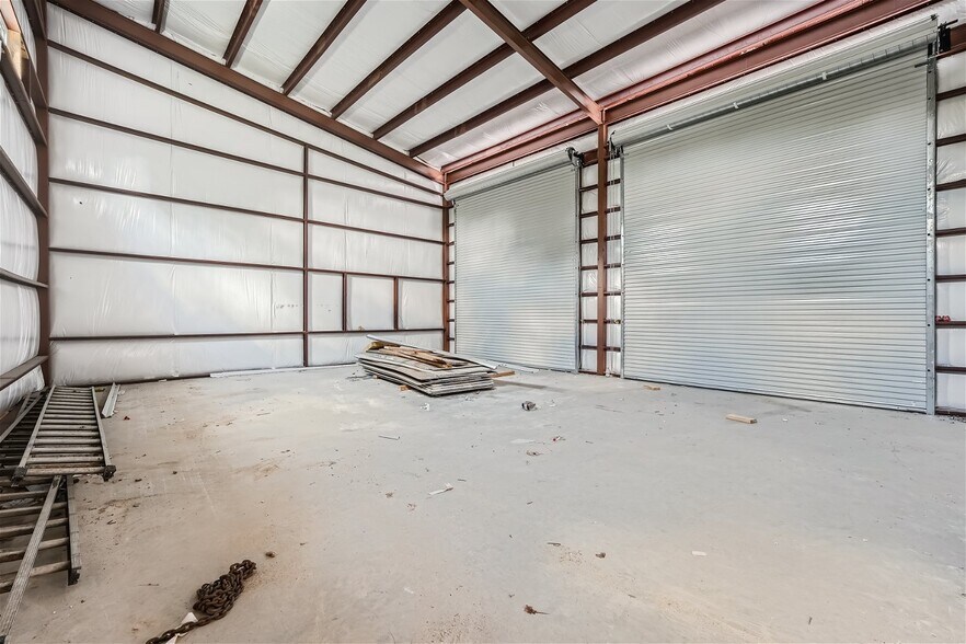 More Photos Of 16400 Parkview Dr, Austin Light Manufacturing For Lease