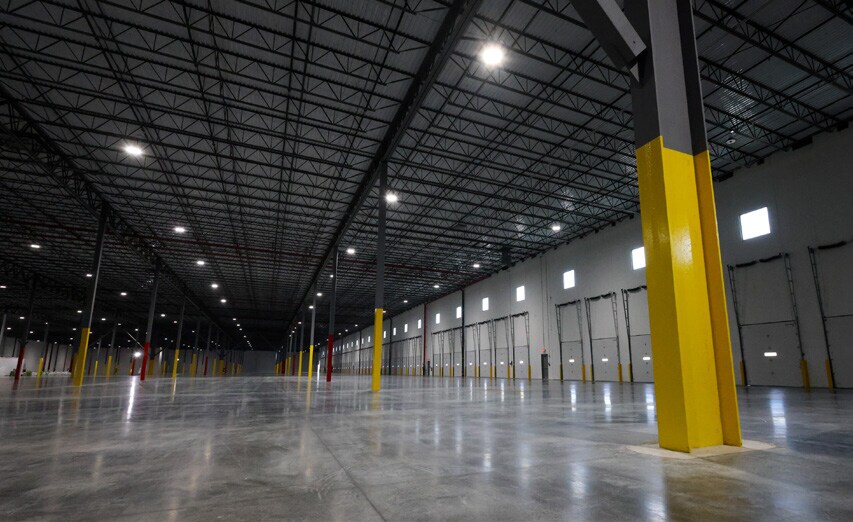 More Photos Of 1 Nassau Pl, Staten Island Warehouse For Lease