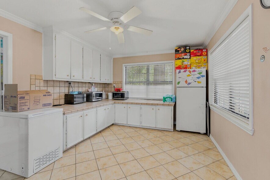 More Photos Of 3401 N Frazier St, Conroe Specialty For Sale