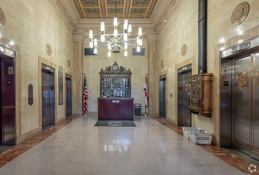 More Photos Of 25 SE 2nd Ave, Miami Office For Lease