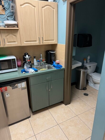 More Photos Of 11801 SW 90th St, Miami Medical For Sale
