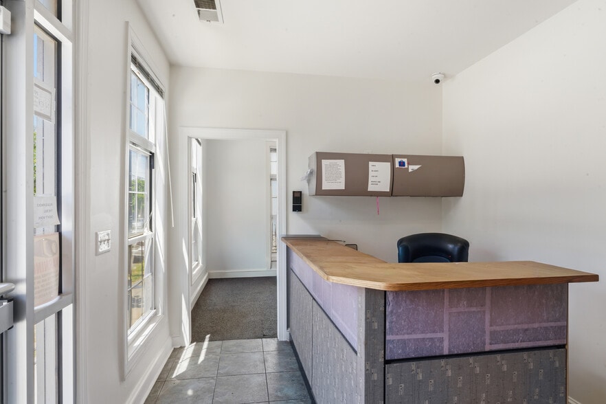 More Photos Of 1512 Marion Barry Ave SE, Washington Office For Sale