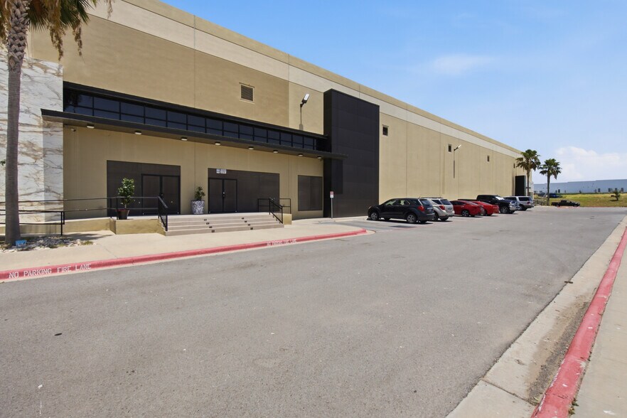 More Photos Of 14206 Mercury Dr, Laredo Distribution For Lease