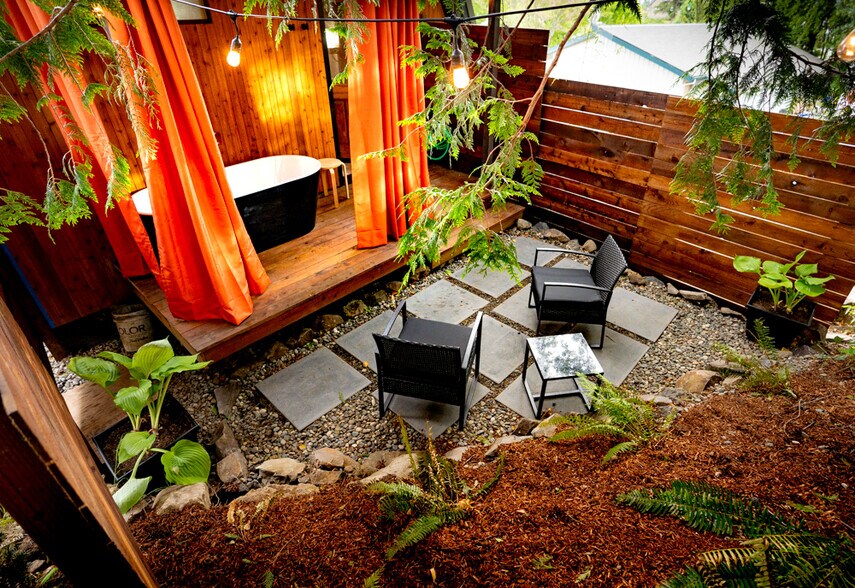 More Photos Of 37 NW Second St, Stevenson Hospitality For Sale