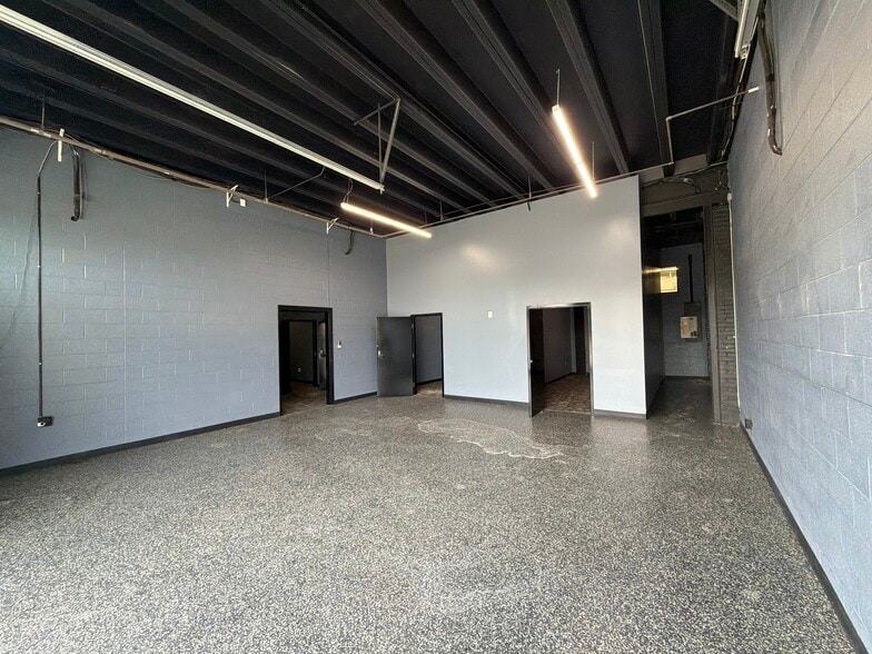 More Photos Of 4827 Gate City Blvd, Greensboro Showroom For Lease