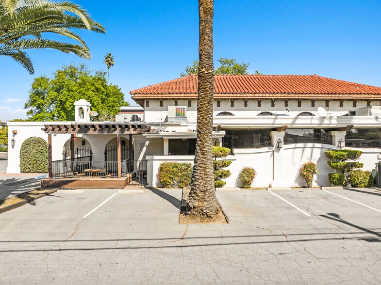 More Photos Of 207 E Oak Ave, Visalia Restaurant For Sale