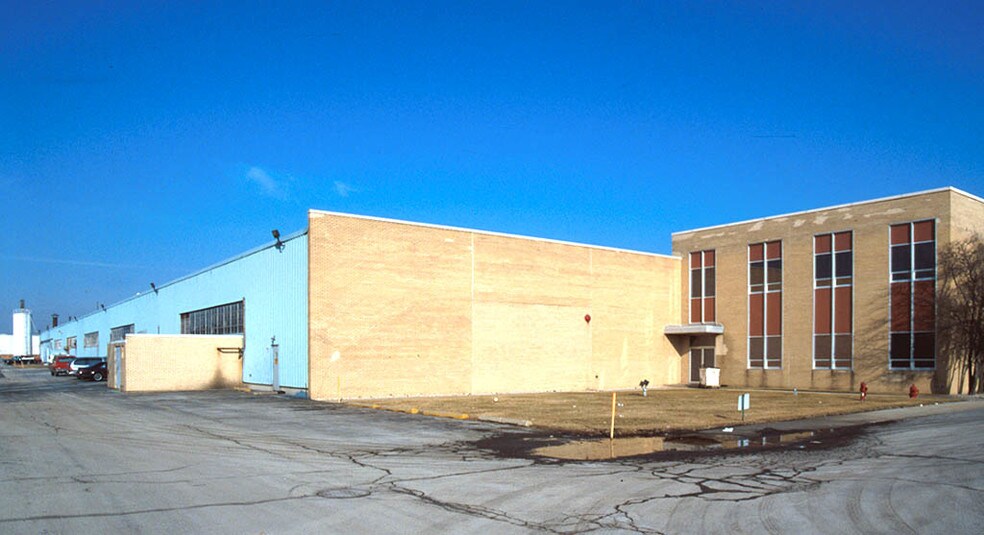 More Photos Of 125 E Oakton St, Des Plaines Manufacturing For Sale