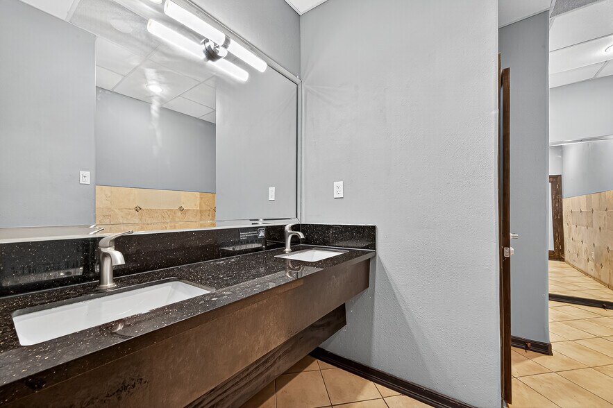More Photos Of 13001-13011 Fondren Rd, Houston Unknown For Lease
