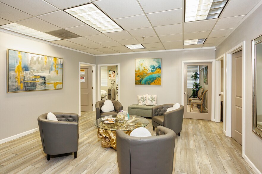 More Photos Of 14300 SE First St, Vancouver Office For Sale