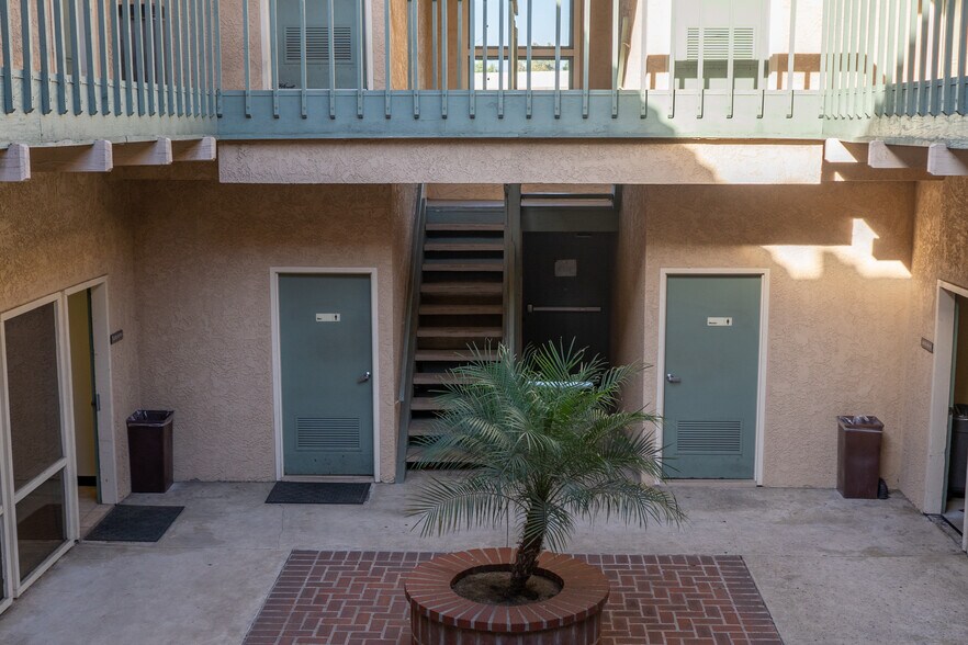 More Photos Of 7111 Garden Grove Blvd, Garden Grove Office For Lease