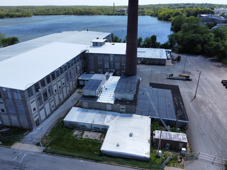 More Photos Of 109 Howe St, Fall River Warehouse For Lease