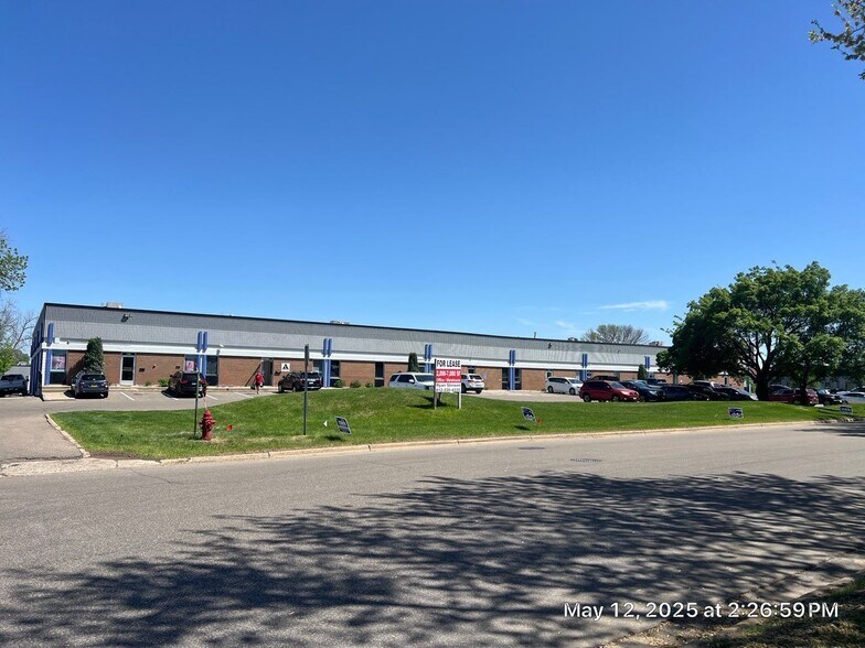 More Photos Of 7385-7399 Bush Lake Rd, Edina Showroom For Sale
