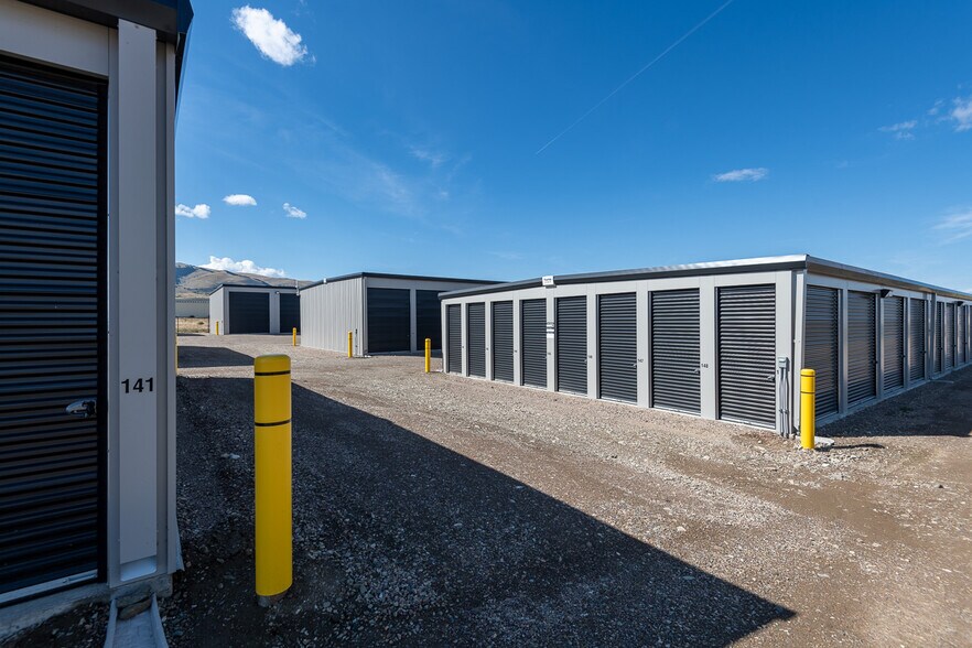 More Photos Of 61 Silos rd, Townsend Self Storage For Lease