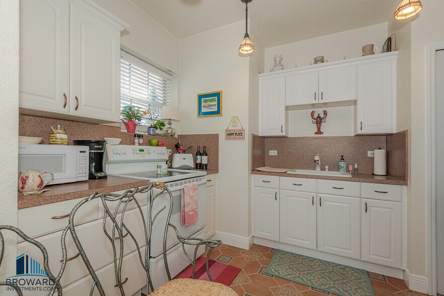 More Photos Of 330 SW 20th St, Fort Lauderdale Multifamily For Sale