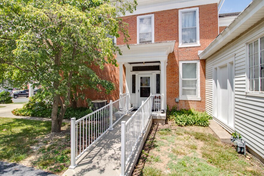 More Photos Of 212 E Main St, Carlinville Office Residential For Sale