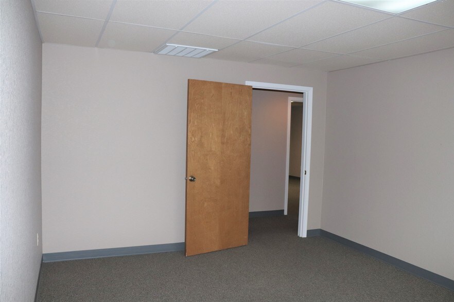 More Photos Of 2316 E Portland Rd, Newberg Storefront Retail Office For Sale