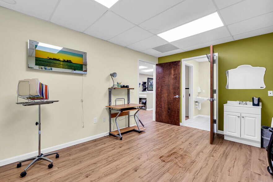 More Photos Of 75 Lacey Rd, Whiting Medical For Lease