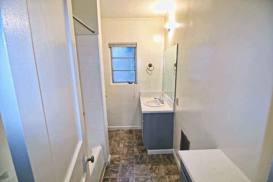 More Photos Of 140 N Pass Ave, Burbank Apartments For Sale