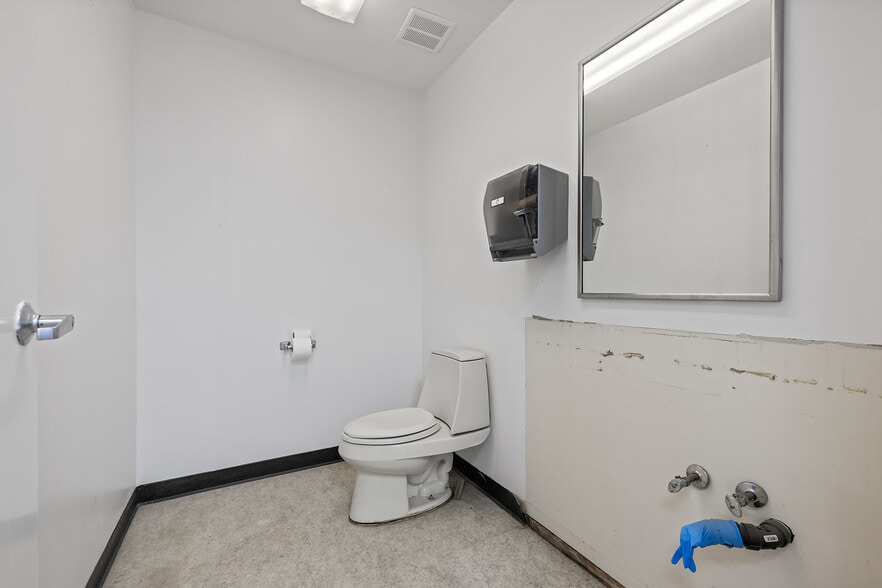 More Photos Of 4905 E 41st Ave, Denver Warehouse For Sale