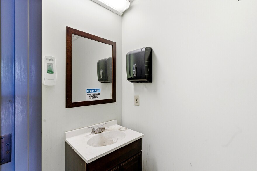 More Photos Of 709 Freedom Dr, Raleigh Flex For Lease