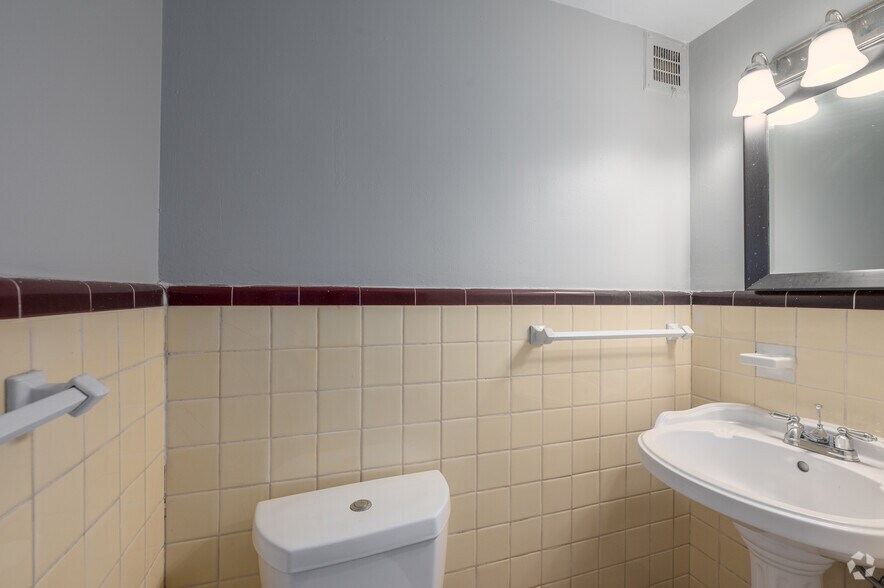 More Photos Of 12700 Shaker Blvd, Cleveland Apartments For Sale