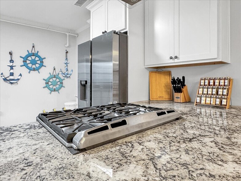 More Photos Of 1007 W Wright St, Pensacola Specialty For Sale