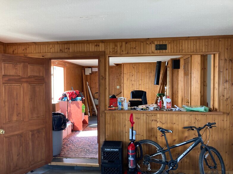 More Photos Of 809 Main Street, La Pointe Office For Sale