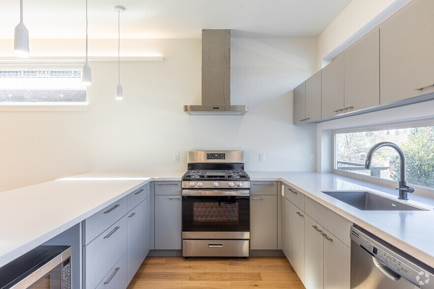 More Photos Of 5115 E Burnside St, Portland Apartments For Sale